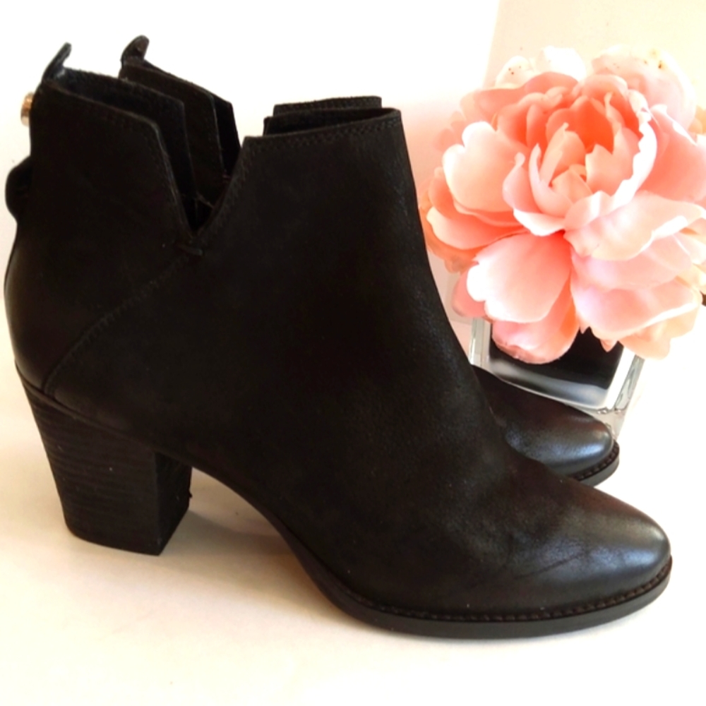 Steve Madden black nubuck leather block heel ankle boots